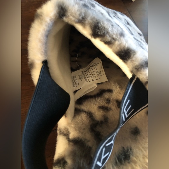 Kendall & Kylie NEW slippers - Picture 5 of 5